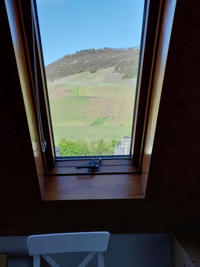 Dachgeschosswohnung Mit Burgblick In Kues Bernkastel-Kues Bagian luar foto