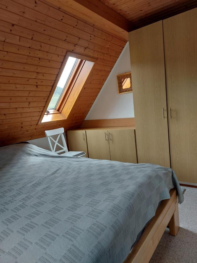Dachgeschosswohnung Mit Burgblick In Kues Bernkastel-Kues Bagian luar foto