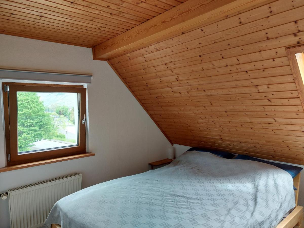 Dachgeschosswohnung Mit Burgblick In Kues Bernkastel-Kues Bagian luar foto