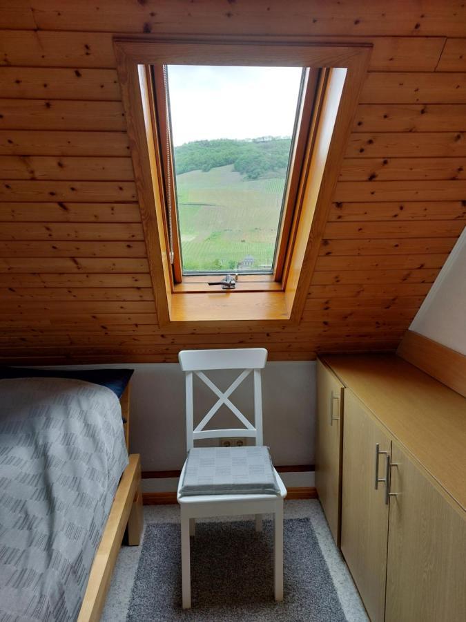 Dachgeschosswohnung Mit Burgblick In Kues Bernkastel-Kues Bagian luar foto